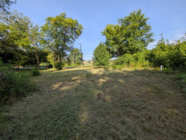 910 N Houston Avenue, Denison, TX 75021