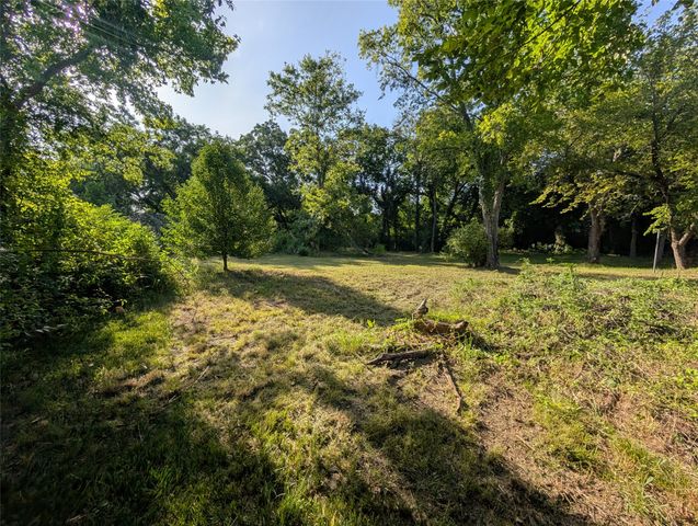 910 N Houston Avenue, Denison, TX 75021