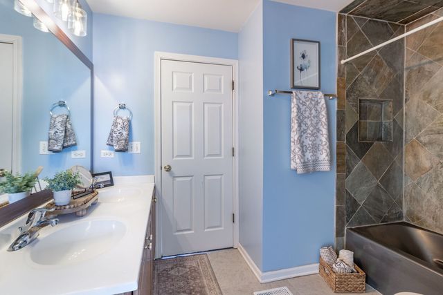 533 Mallard Lane D, Sugar Grove, IL 60554