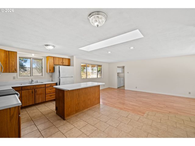 2625 ELYSIUM Ave, Eugene, OR 97401