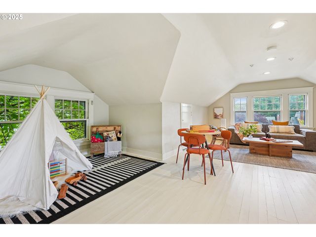 2928 Ne 11TH Ave, Portland, OR 97212