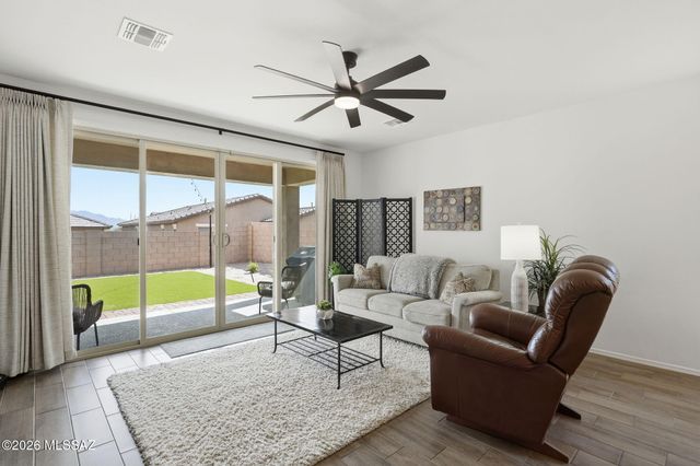 693 W Calle Las Varitas, Sahuarita, AZ 85629