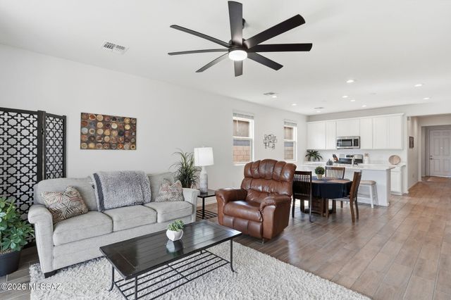 693 W Calle Las Varitas, Sahuarita, AZ 85629