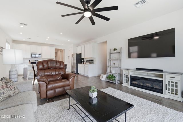 693 W Calle Las Varitas, Sahuarita, AZ 85629