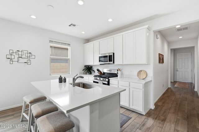 693 W Calle Las Varitas, Sahuarita, AZ 85629