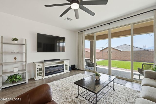 693 W Calle Las Varitas, Sahuarita, AZ 85629