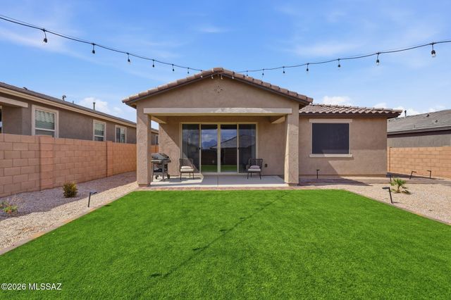 693 W Calle Las Varitas, Sahuarita, AZ 85629