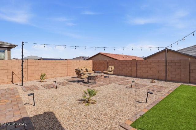 693 W Calle Las Varitas, Sahuarita, AZ 85629