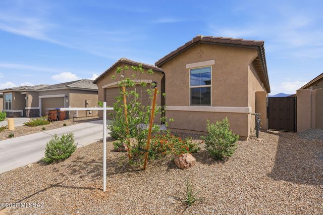 693 W Calle Las Varitas, Sahuarita, AZ 85629