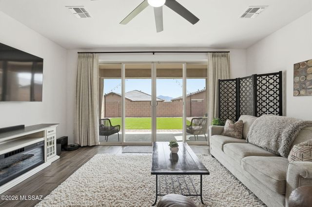 693 W Calle Las Varitas, Sahuarita, AZ 85629