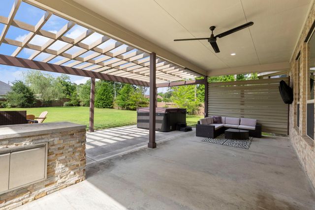 10235 S Goshawk Trail, Conroe, TX 77385