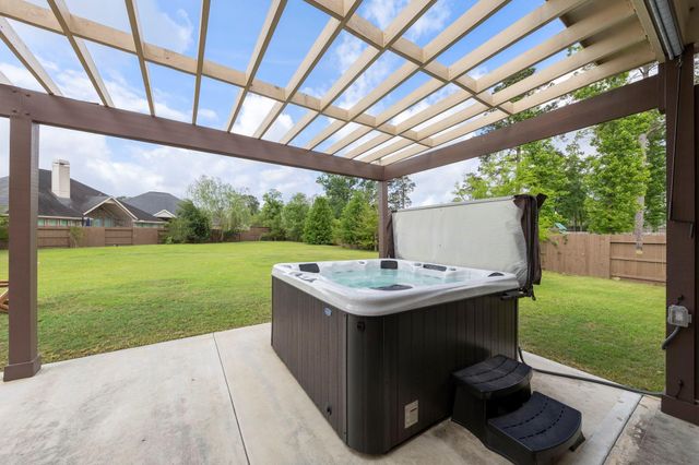 10235 S Goshawk Trail, Conroe, TX 77385