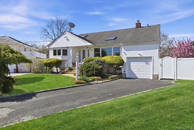 1600 Milburn Court, Wantagh, NY 11793