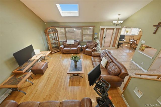 1600 Milburn Court, Wantagh, NY 11793