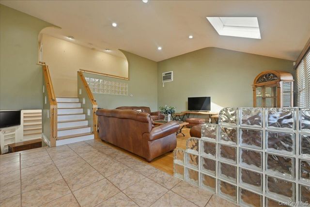 1600 Milburn Court, Wantagh, NY 11793