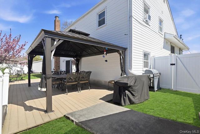 1600 Milburn Court, Wantagh, NY 11793