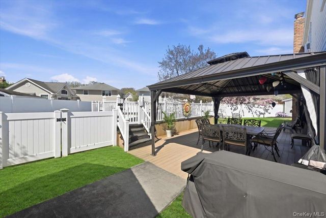 1600 Milburn Court, Wantagh, NY 11793