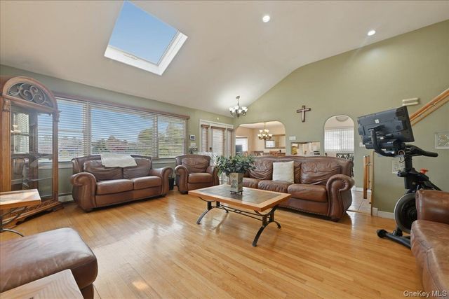 1600 Milburn Court, Wantagh, NY 11793