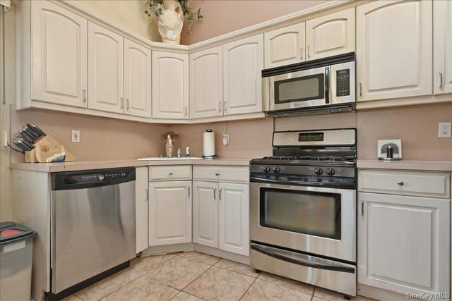 1600 Milburn Court, Wantagh, NY 11793