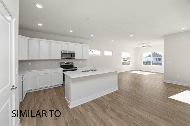 16724 Walnut Meadows Circle, Urbandale, IA 50323