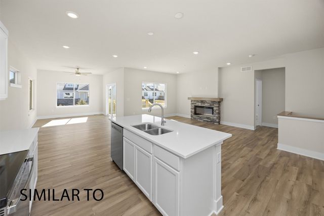 16724 Walnut Meadows Circle, Urbandale, IA 50323