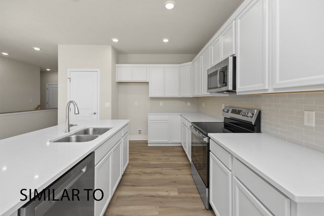 16724 Walnut Meadows Circle, Urbandale, IA 50323