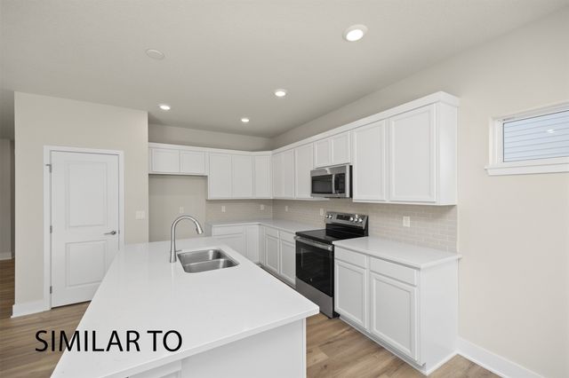 16724 Walnut Meadows Circle, Urbandale, IA 50323