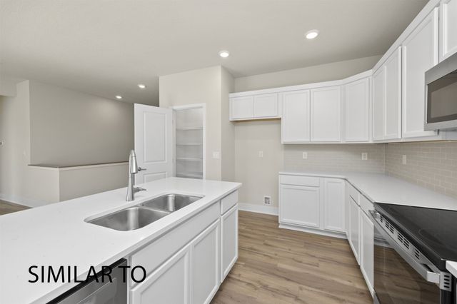 16724 Walnut Meadows Circle, Urbandale, IA 50323