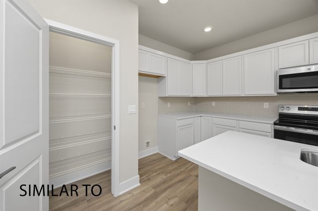 16724 Walnut Meadows Circle, Urbandale, IA 50323