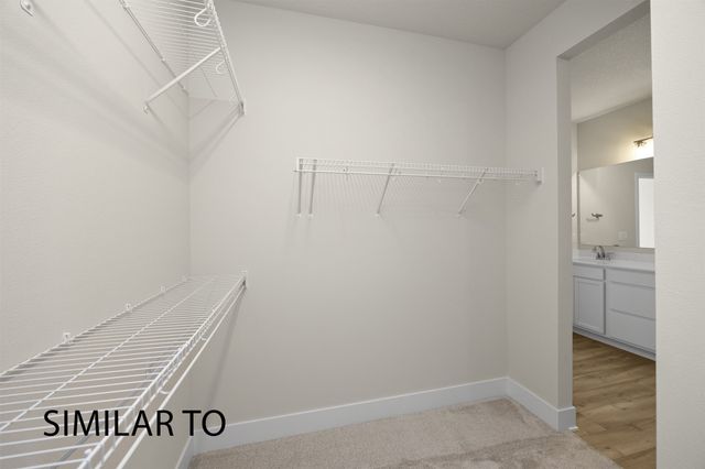 16724 Walnut Meadows Circle, Urbandale, IA 50323