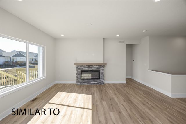 16724 Walnut Meadows Circle, Urbandale, IA 50323