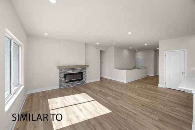 16724 Walnut Meadows Circle, Urbandale, IA 50323