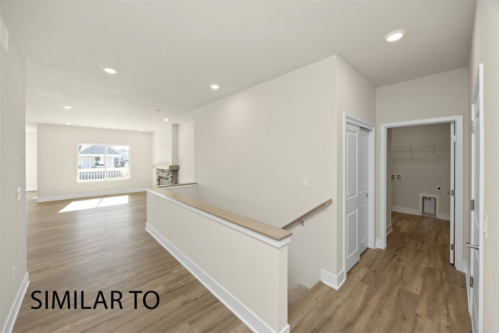 16724 Walnut Meadows Circle, Urbandale, IA 50323