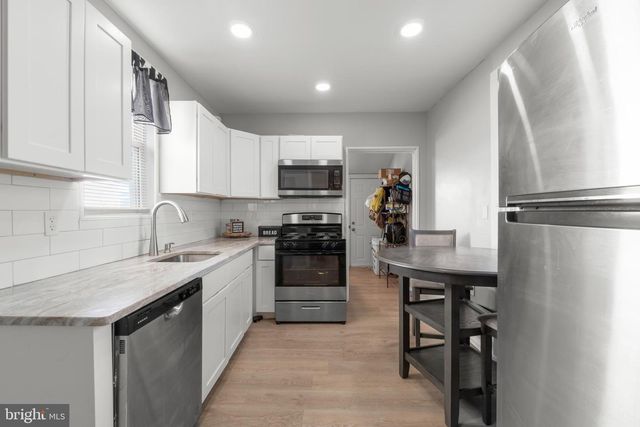 305 BROADWAY, Westville, NJ 08093