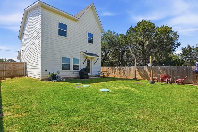 916 Devils River Drive, Granbury, TX 76048