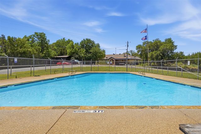 916 Devils River Drive, Granbury, TX 76048