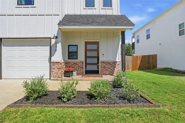 916 Devils River Drive, Granbury, TX 76048