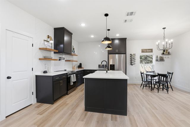 916 Devils River Drive, Granbury, TX 76048