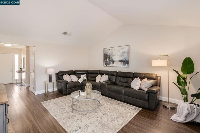 103 Columbine Dr, Hercules, CA 94547