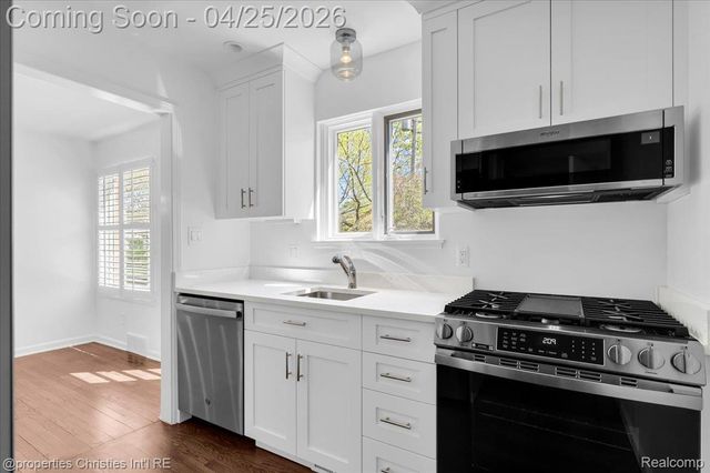 1035 N Old Woodward Avenue, Birmingham, MI 48009