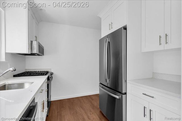 1035 N Old Woodward Avenue, Birmingham, MI 48009