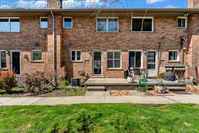 1035 N Old Woodward Avenue, Birmingham, MI 48009