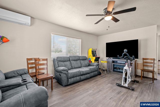 32655 Fur Rd, Lebanon, OR 97355