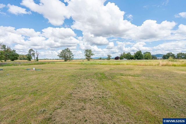 32655 Fur Rd, Lebanon, OR 97355