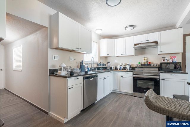 32655 Fur Rd, Lebanon, OR 97355