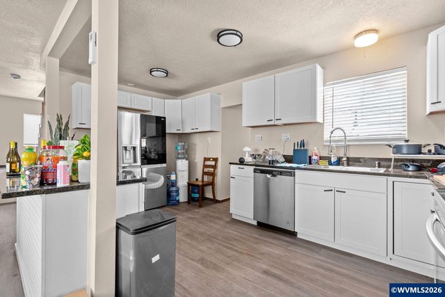 32655 Fur Rd, Lebanon, OR 97355