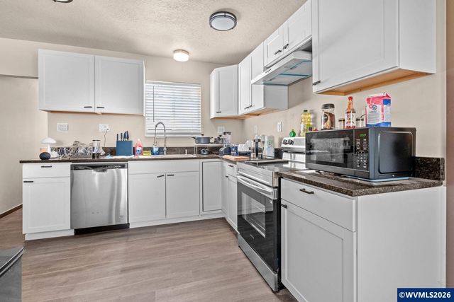 32655 Fur Rd, Lebanon, OR 97355