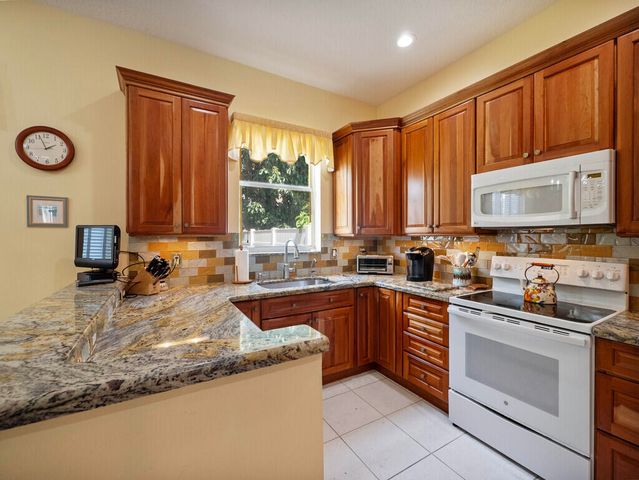 8501 Golden Cypress Court, Lake Worth, FL 33467
