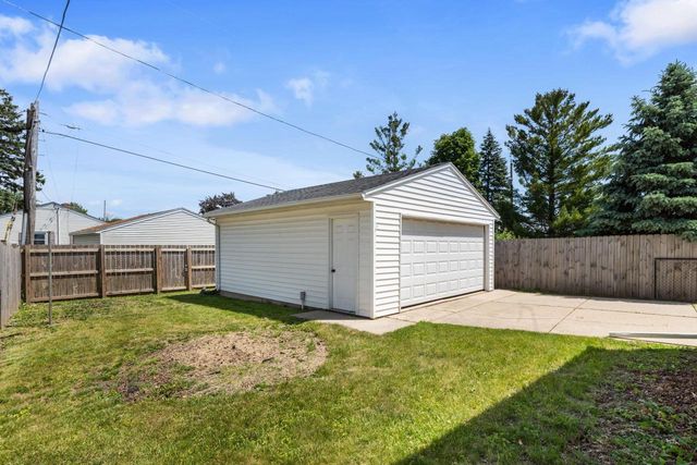 7925 46th AVENUE, Kenosha, WI 53142