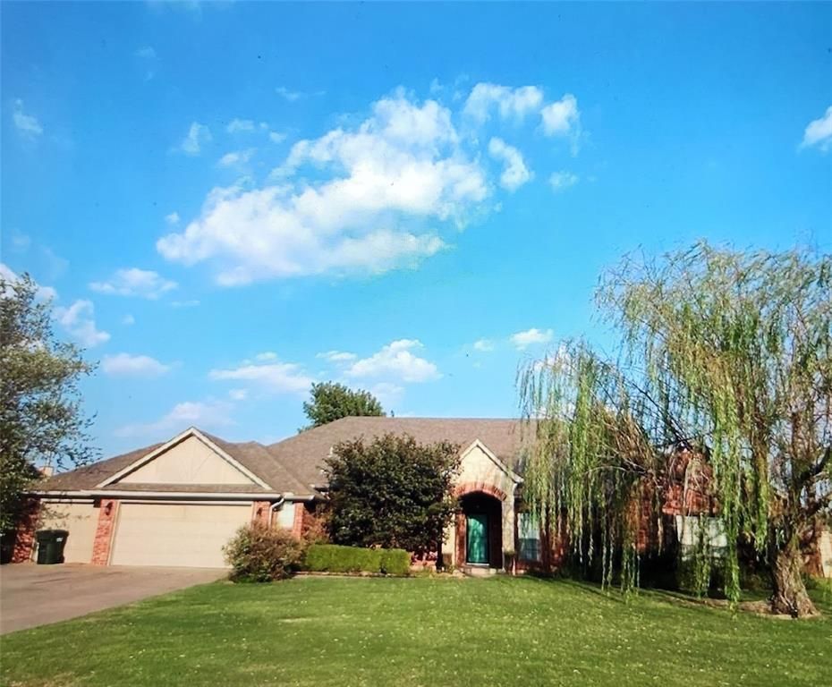 8039 Lindsay Lane, Edmond, OK 73025